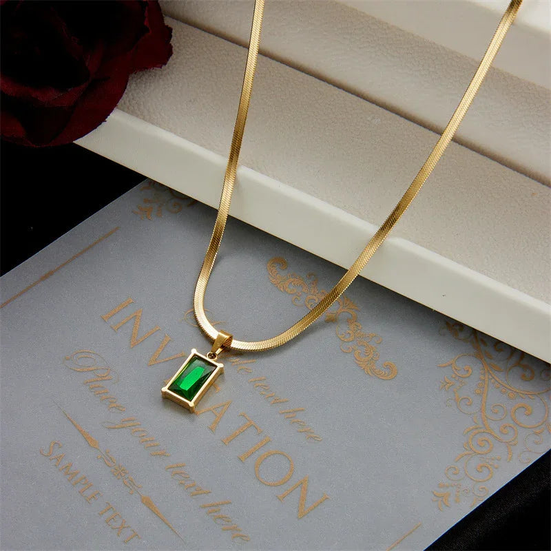 Luxury Blade Chain Of Emerald Zircon Pendant