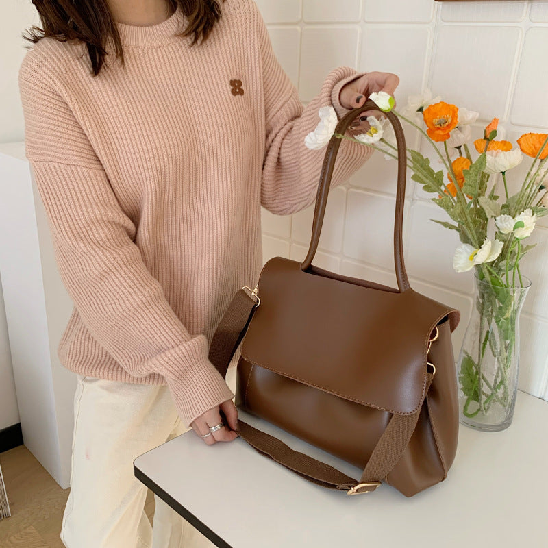 Versatile Retro Flap Armpit Bag